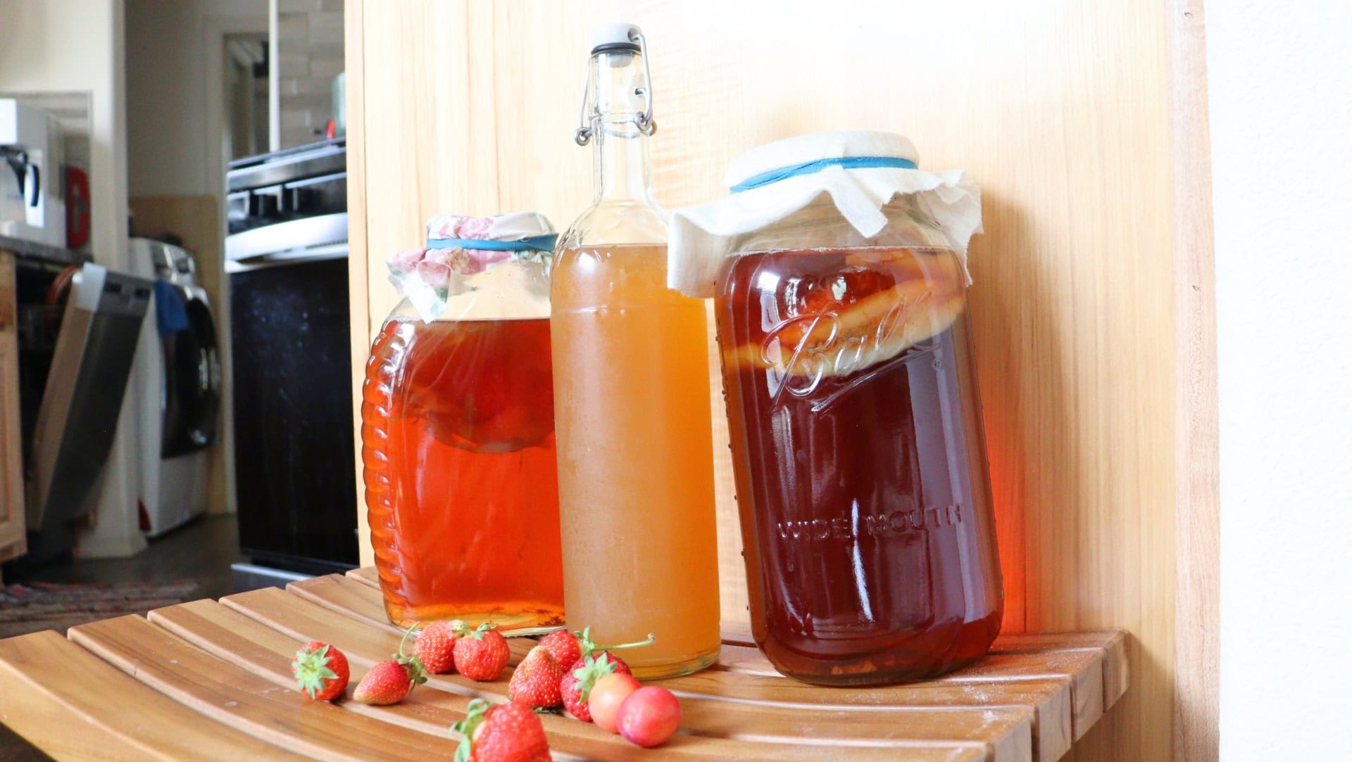 Image by Sustainable Jungle (how-to-flavor-kombucha)