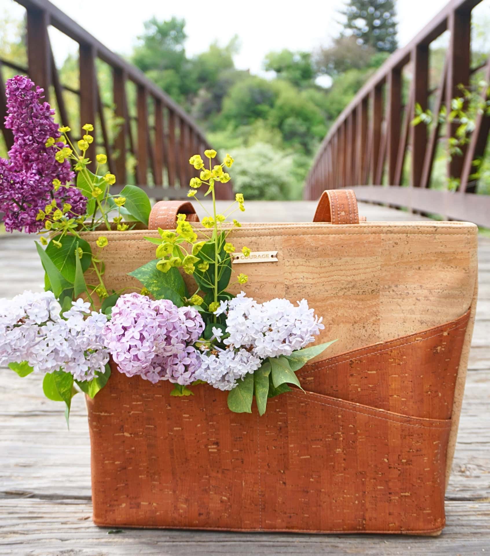 Image by Sustainable Jungle (Carry Courage) (Sustainable-Accessories-2024)
