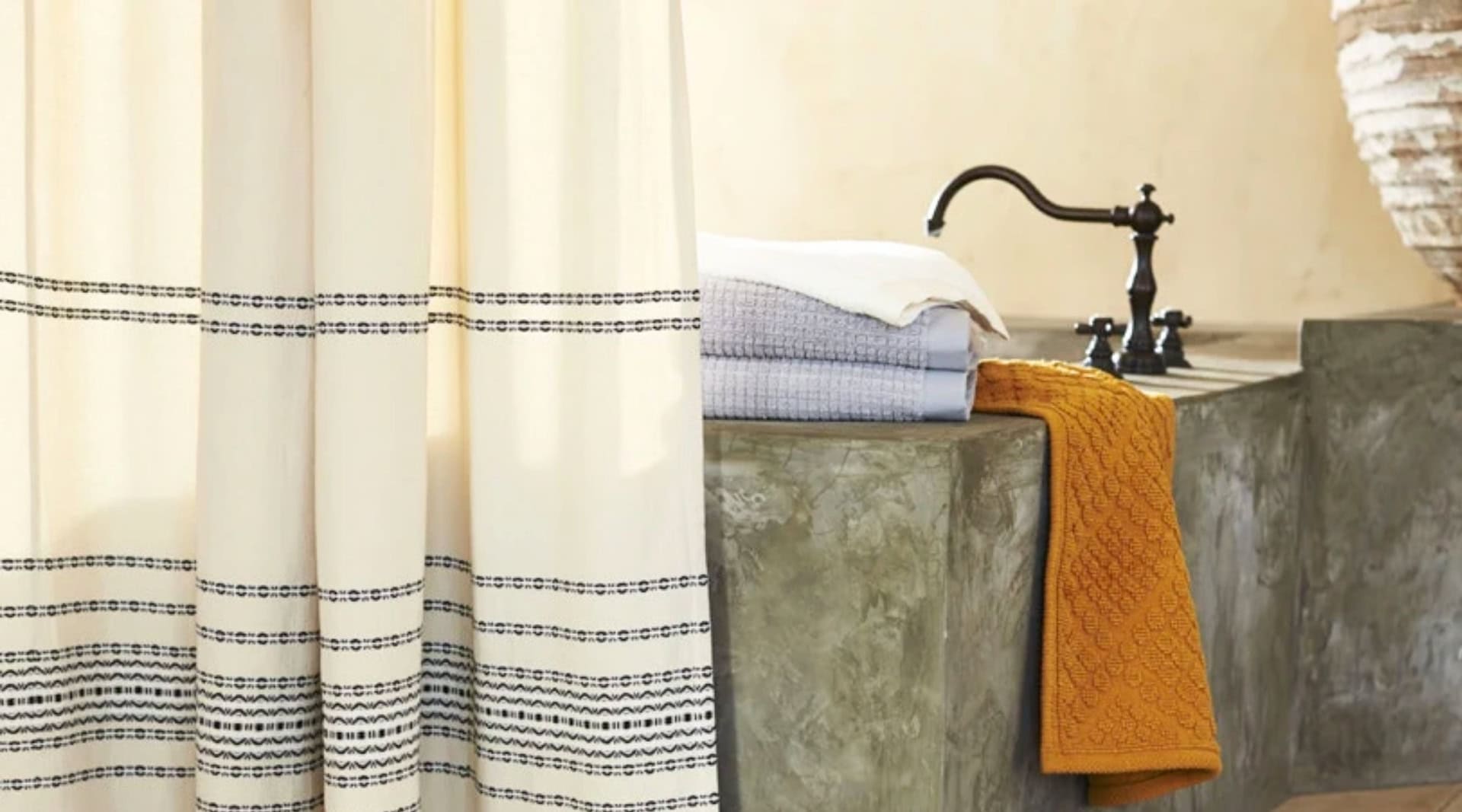 Image by Coyuchi (zero-waste-bathroom)