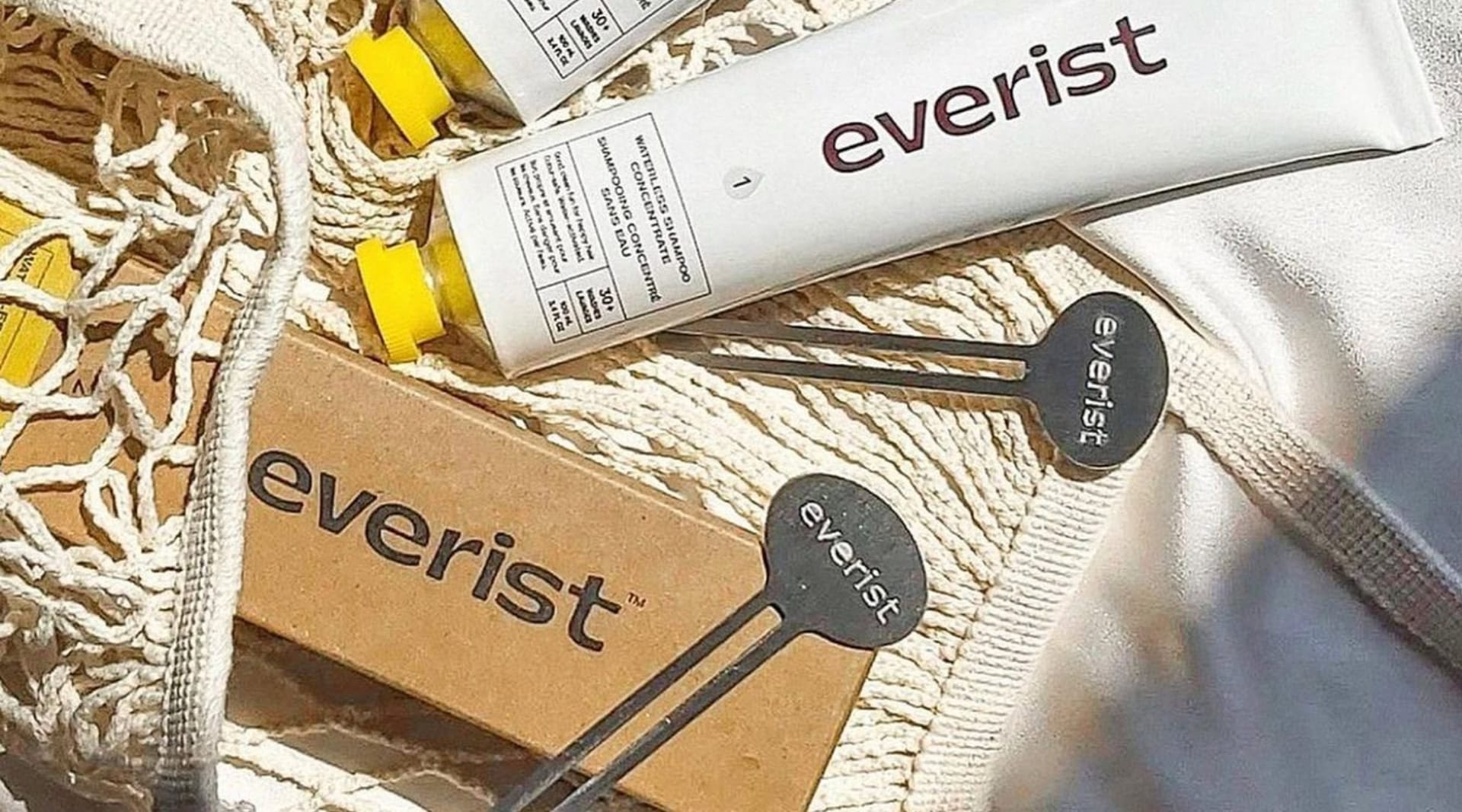 Image by Everist (plastic-free-shampoo-conditioner)