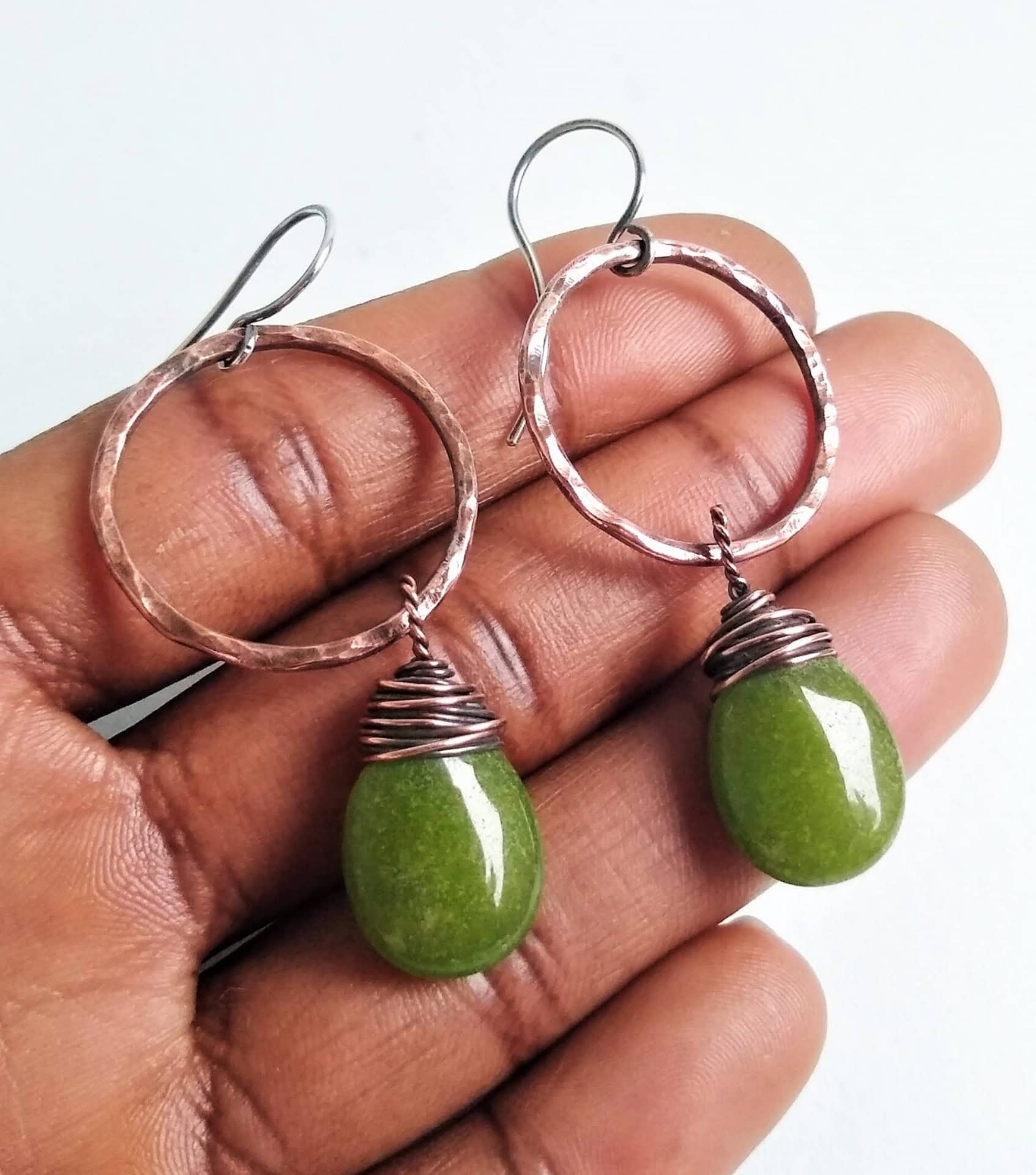 Image by Njeri Studio (black-owned-jewelry-etsy)