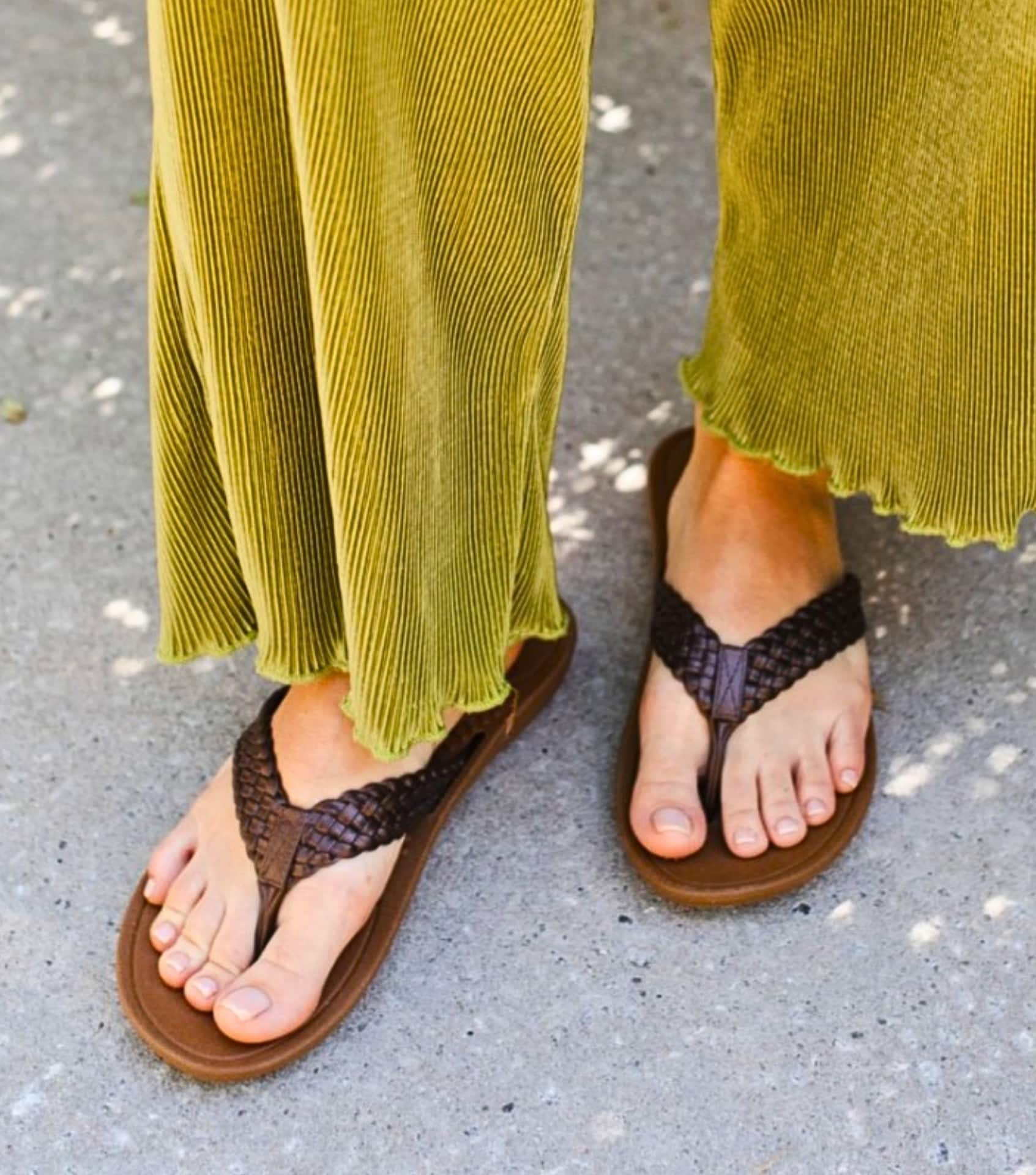Image by Okabashi (eco-friendly-recycled-flip-flops) (2)