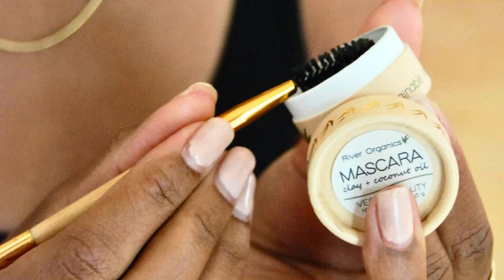 Image by River Organics (zero-waste-mascara)