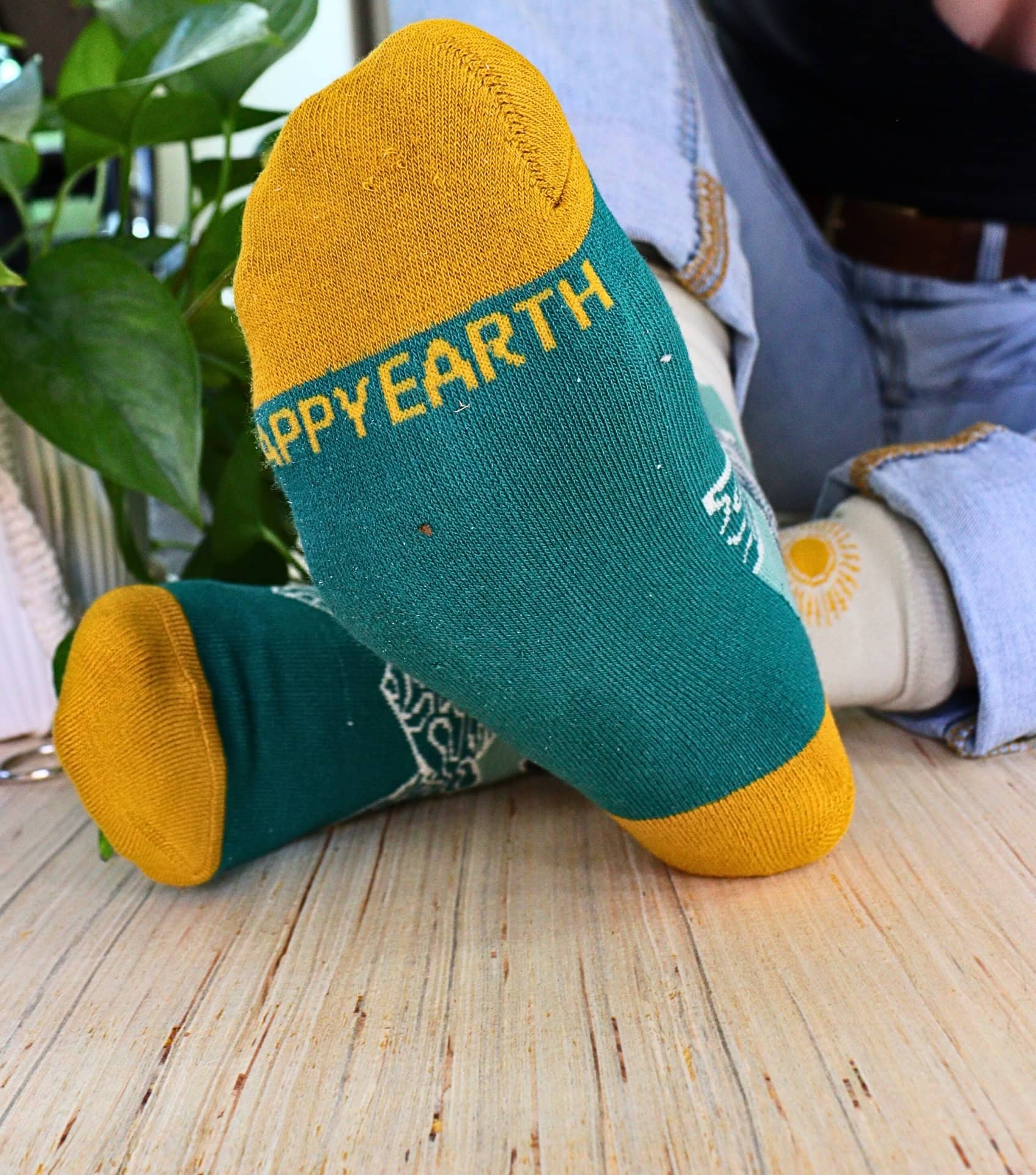 Image by Sustainable Jungle (Happy Earth) (sustainable-socks) (2)