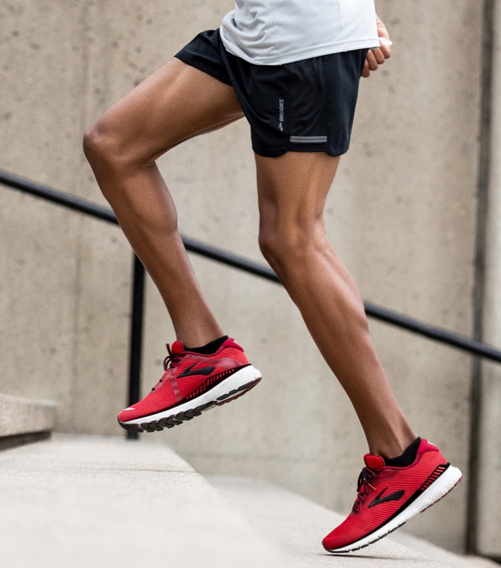 Image by Brooks (sustainable-mens-activewear) (2)
