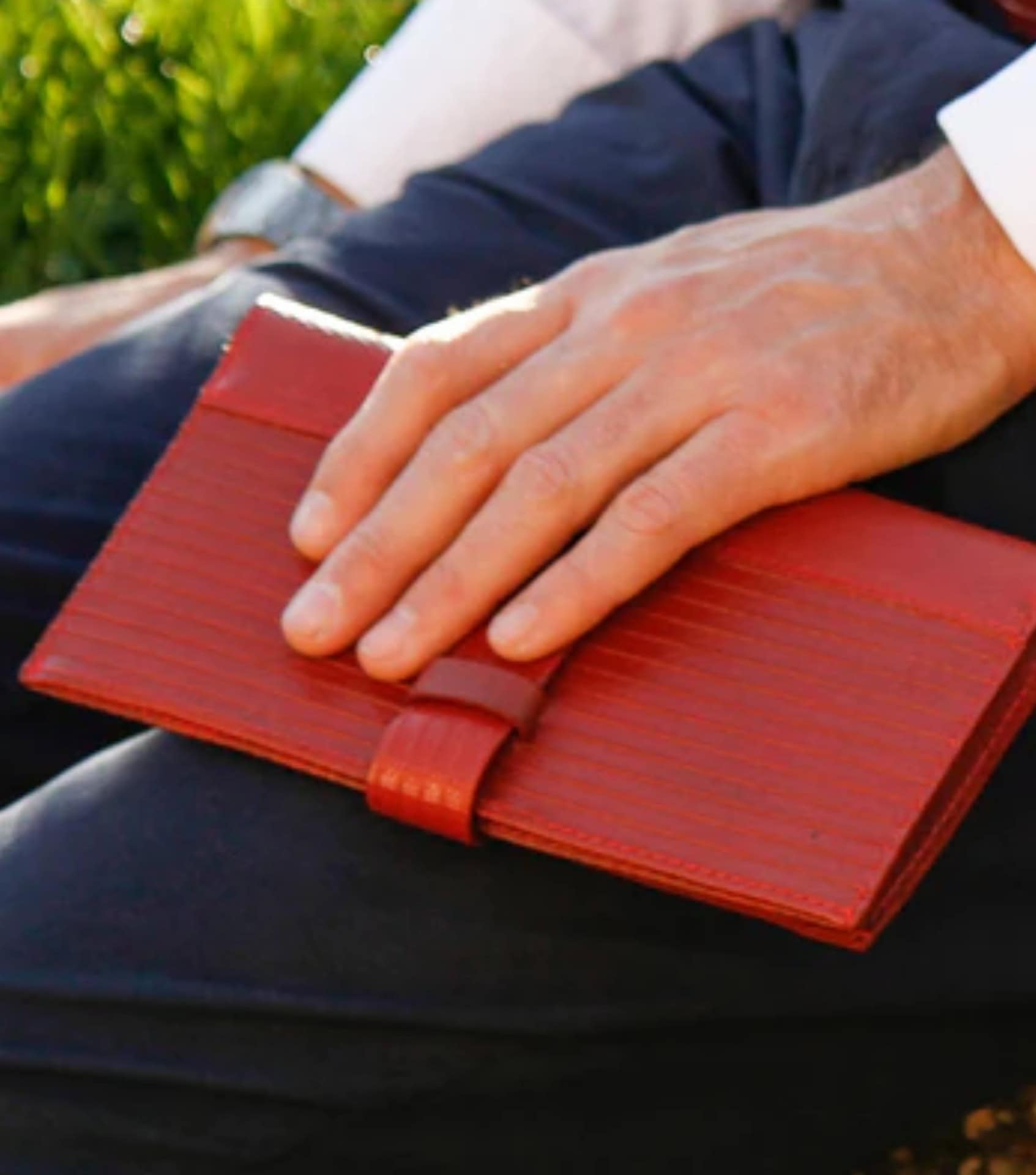 Image by Elvis & Kresse (vegan-wallets) (2)