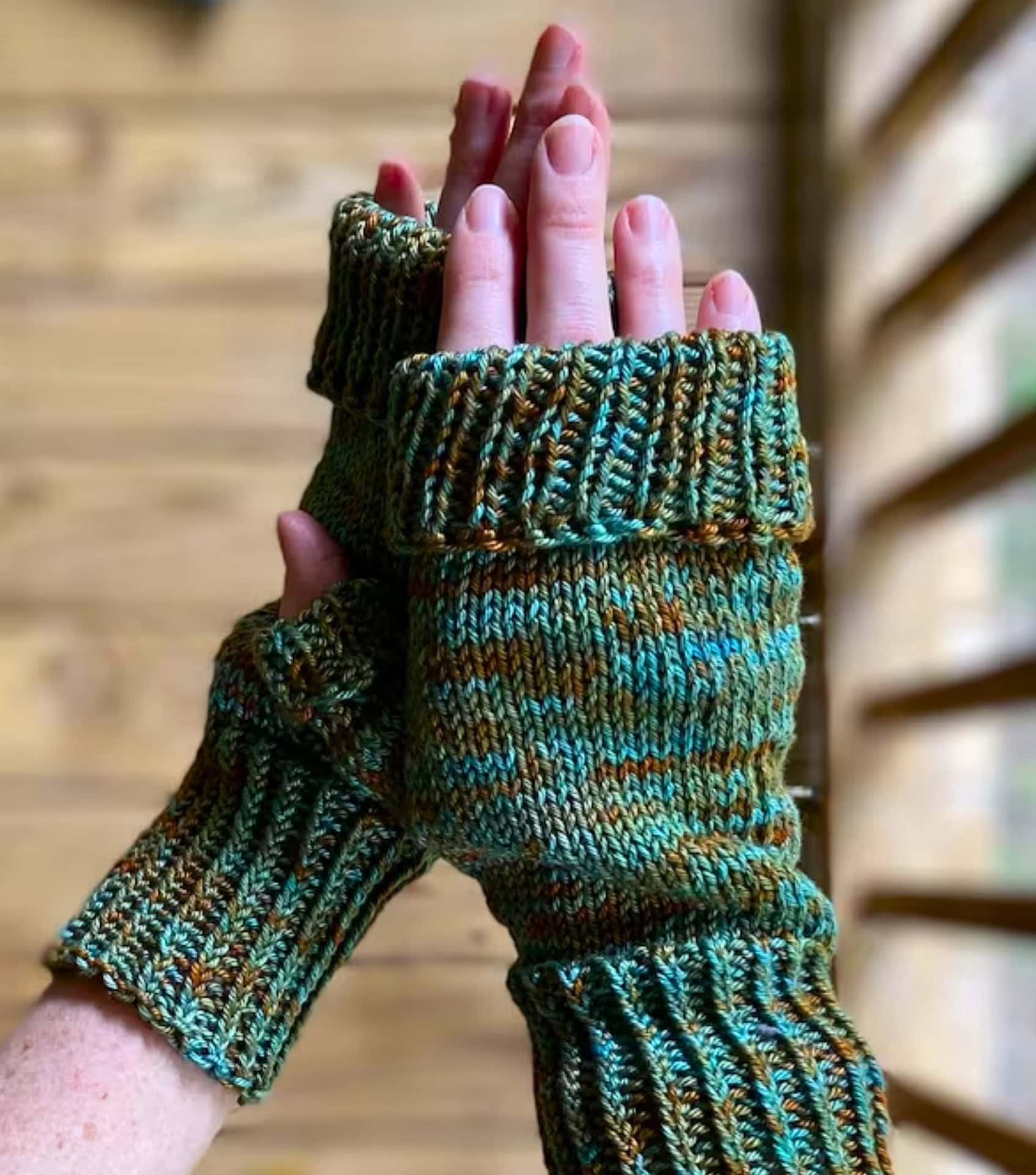 Image by Five Wise Owls (vegan-gloves)