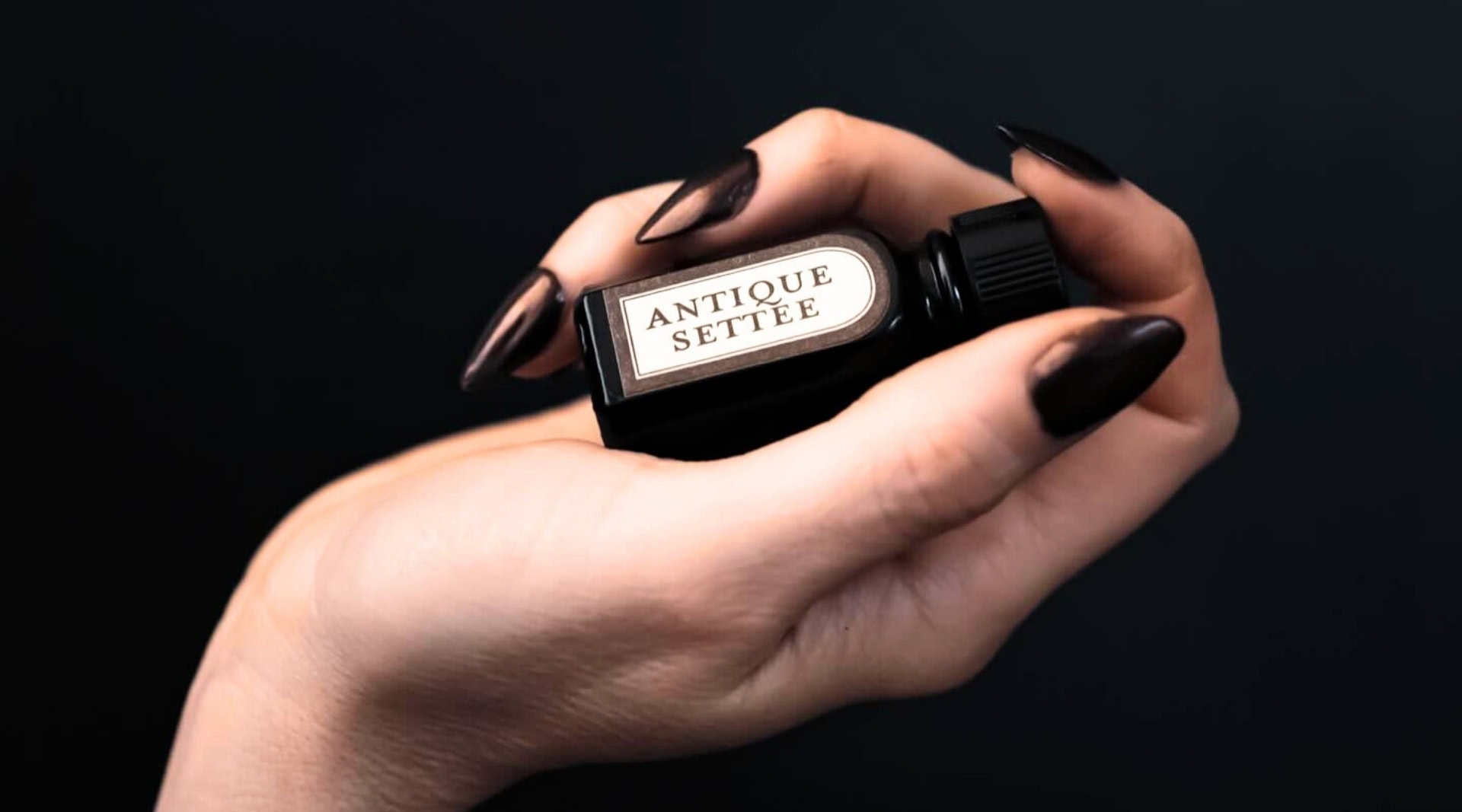 Image by For Strange Women (natural-non-toxic-perfume)