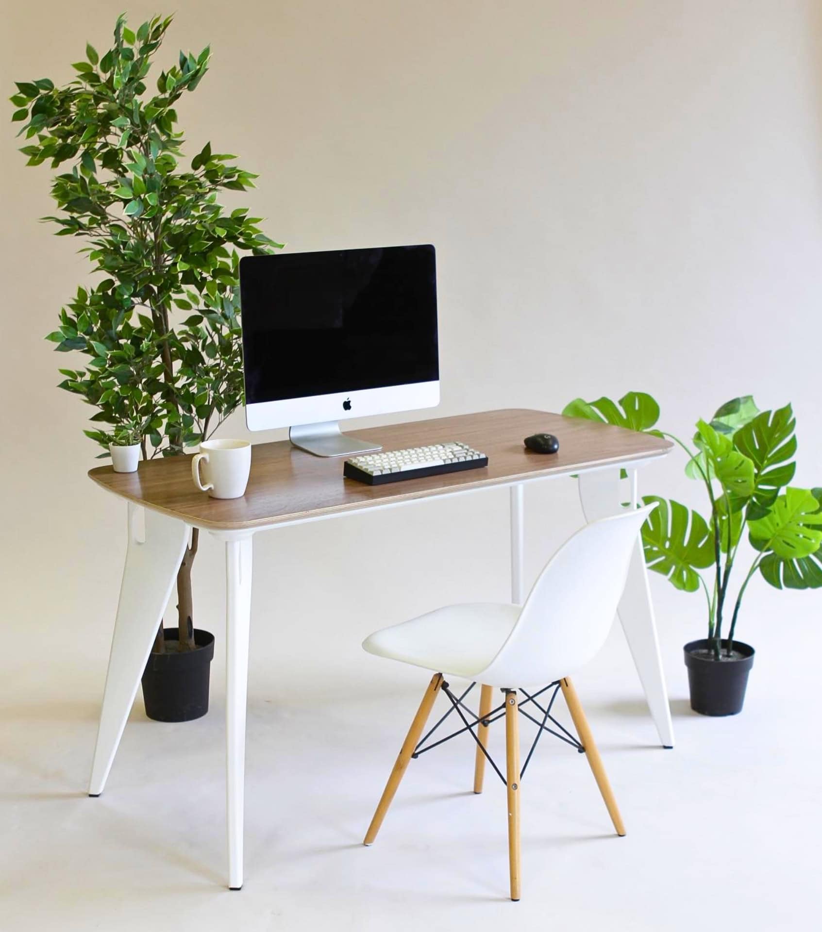 Image by Hoek Home (eco-friendly-desks)