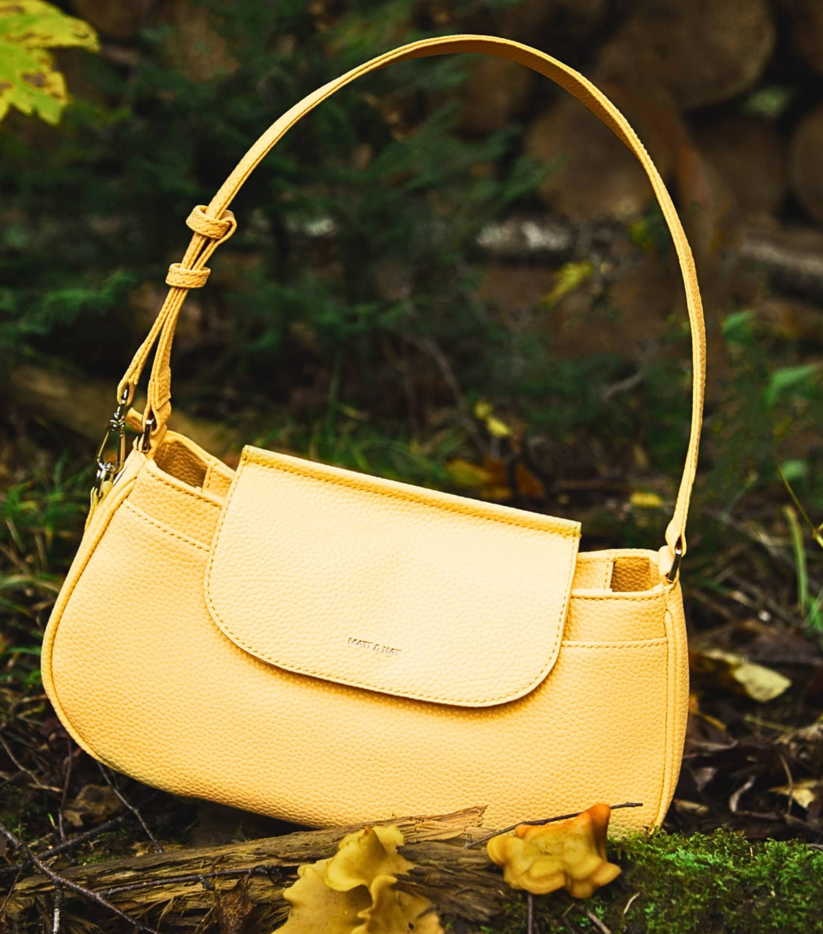 Image by Matt & Nat (vegan-handbags-purses) (2)