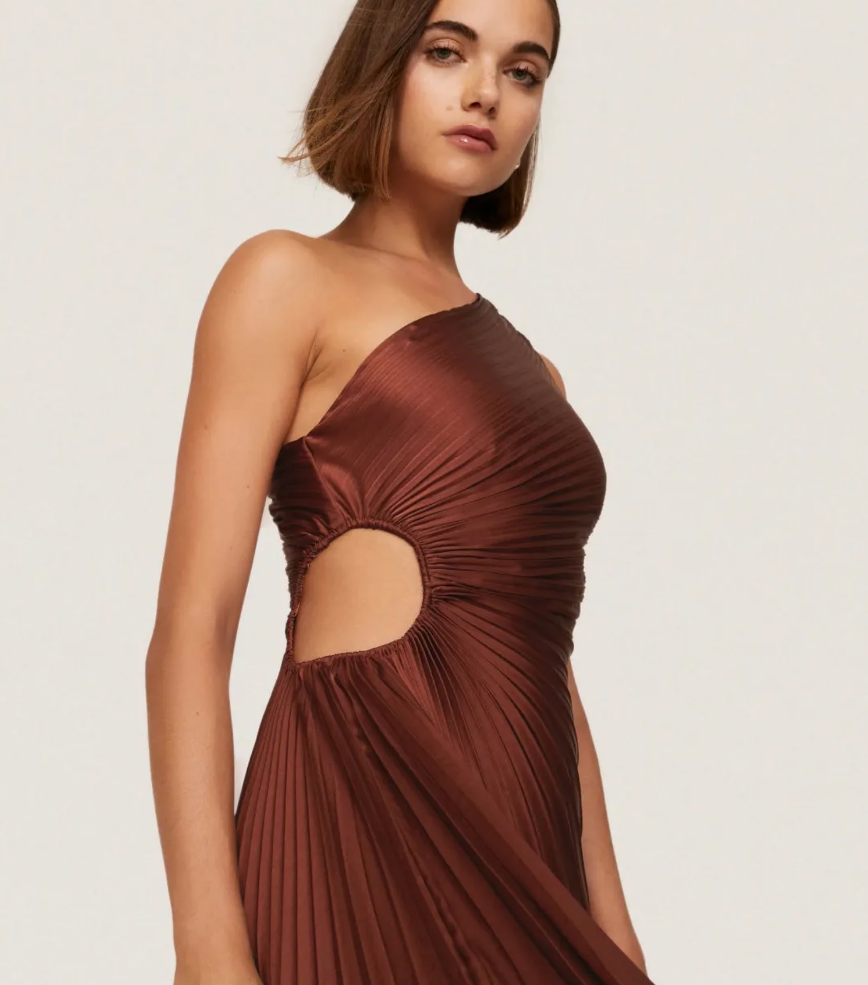 Image by Rent the Runway (sustainable-wedding-guest-dresses) (2)