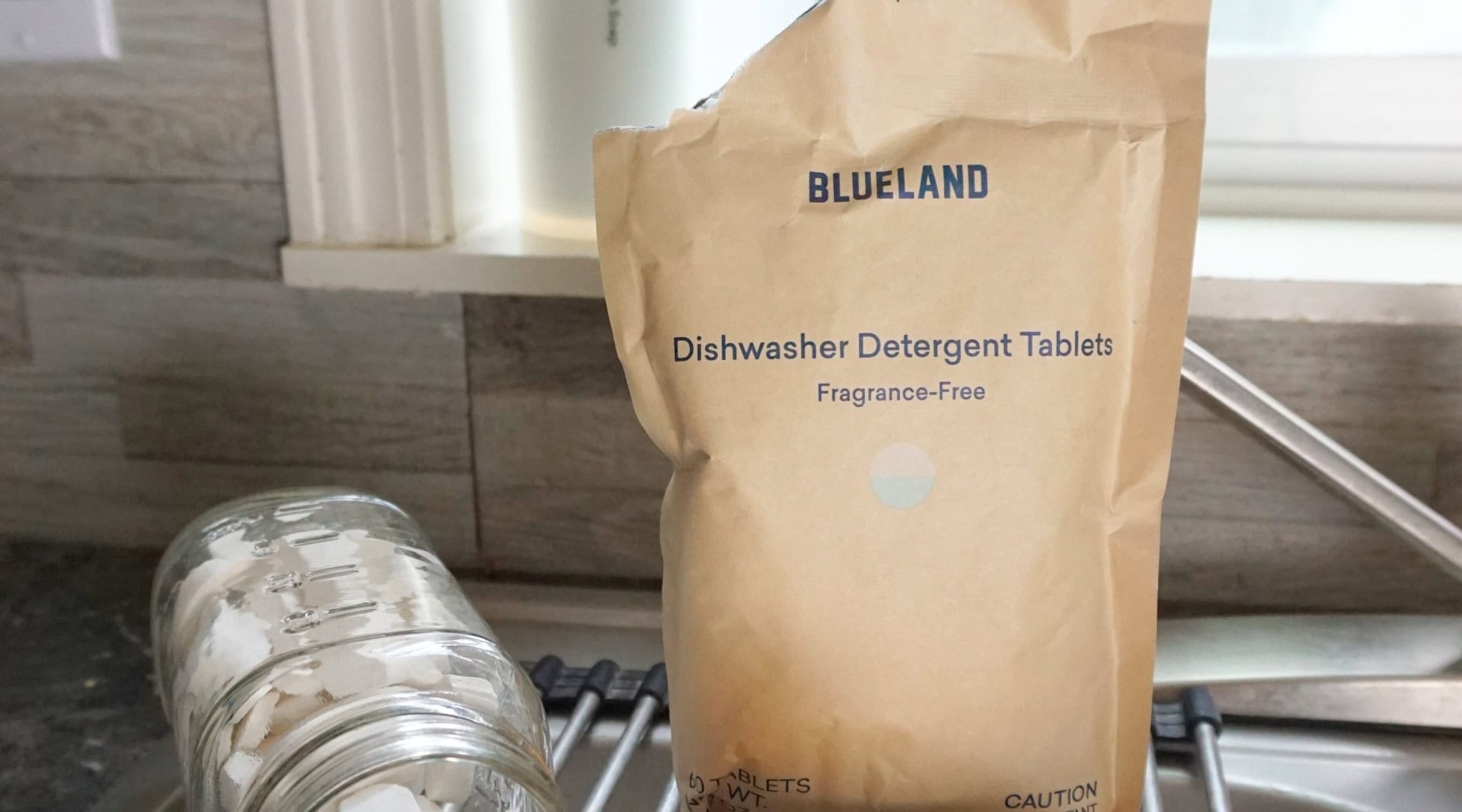 Image by Sustainable Jungle (Blueland) (non-toxic-dishwasher-detergent)