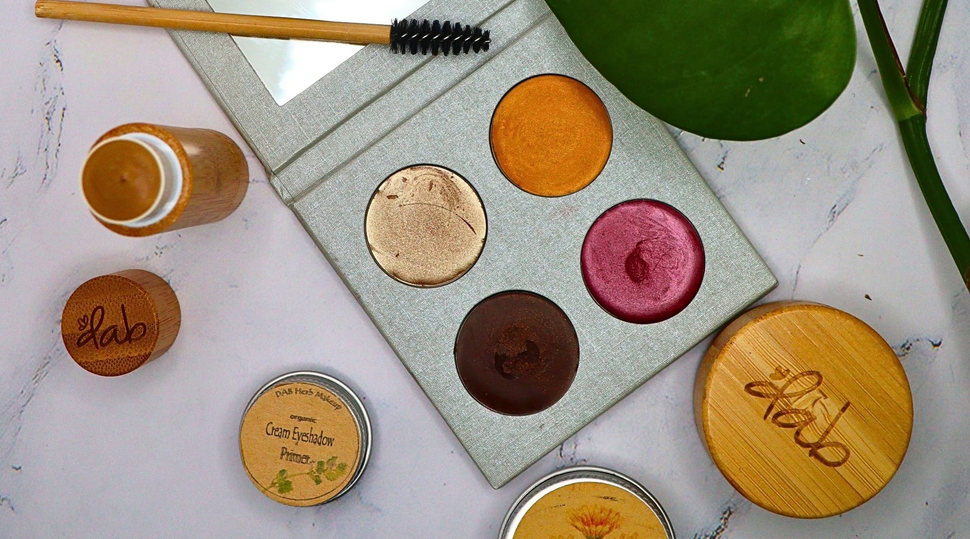 Image by Sustainable Jungle (Dab Herb) (natural-organic-makeup)