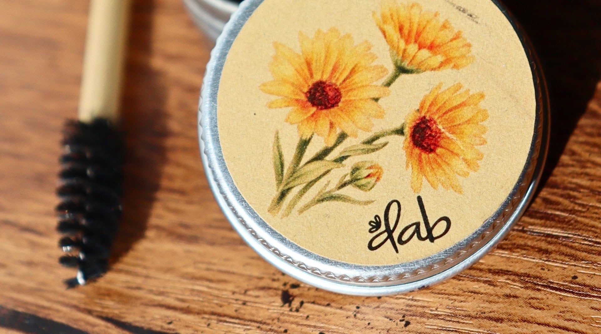 Image by Sustainable Jungle (Dab Herb) (organic-eyeliner)