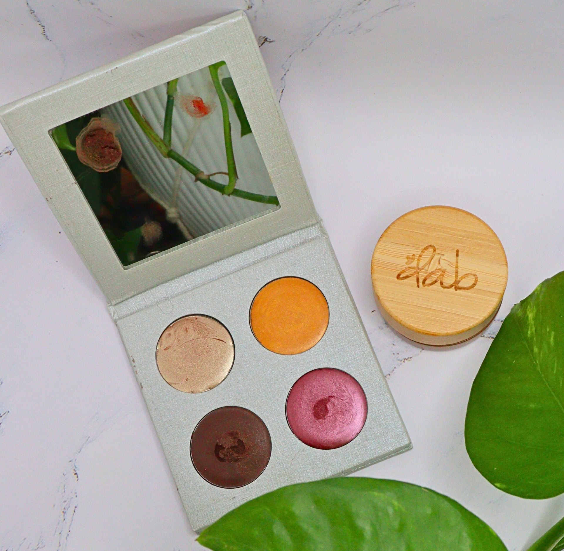 Image by Sustainable Jungle (Dab Herb) (organic-non-toxic-eyeshadow)