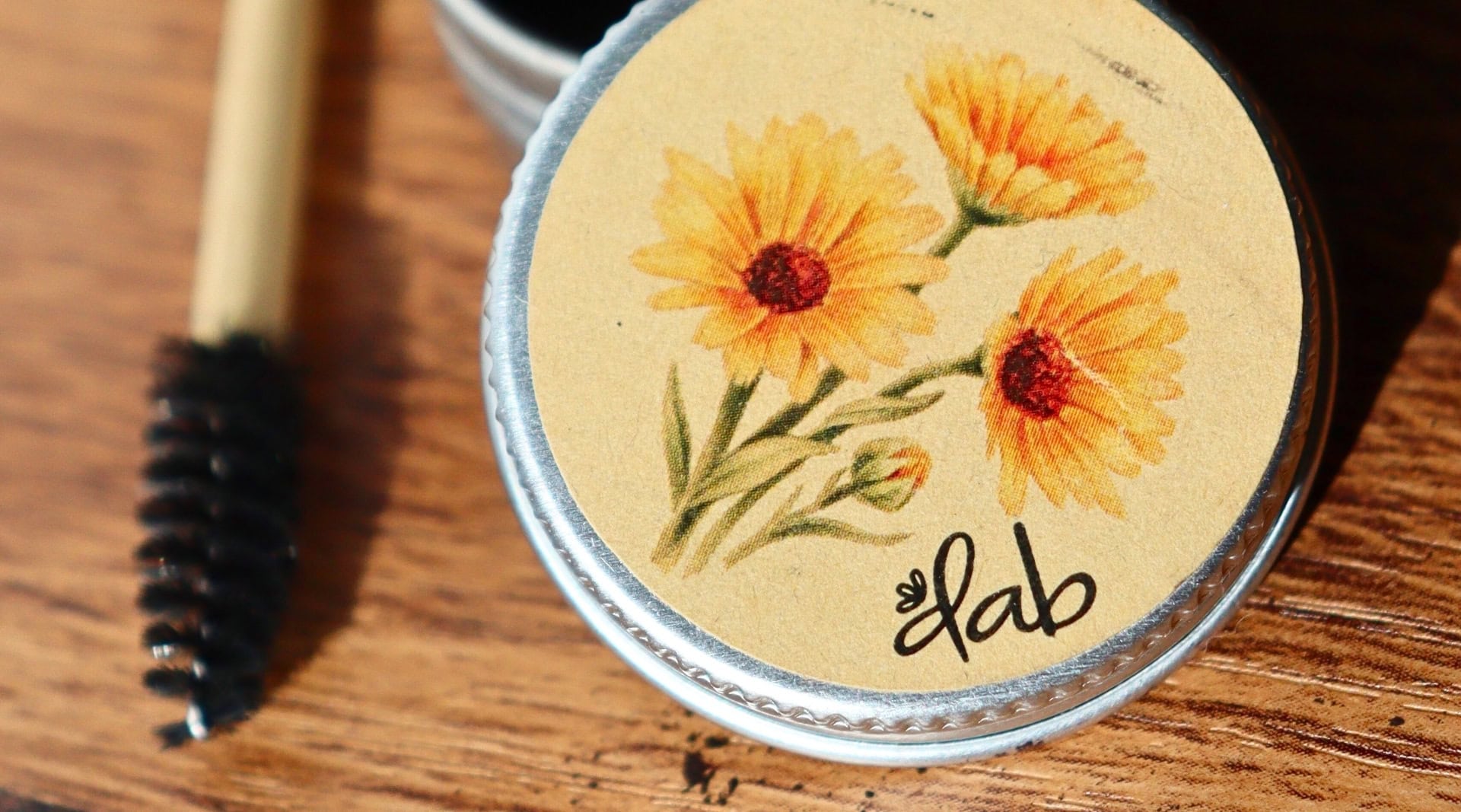 Image by Sustainable Jungle (Dab Herb) (pregnancy-safe-makeup)