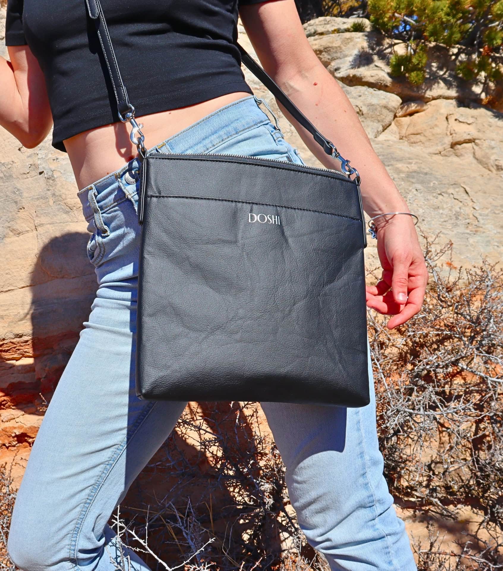 Image by Sustainable Jungle (Doshi) (sustainable-crossbody-bags) (2)