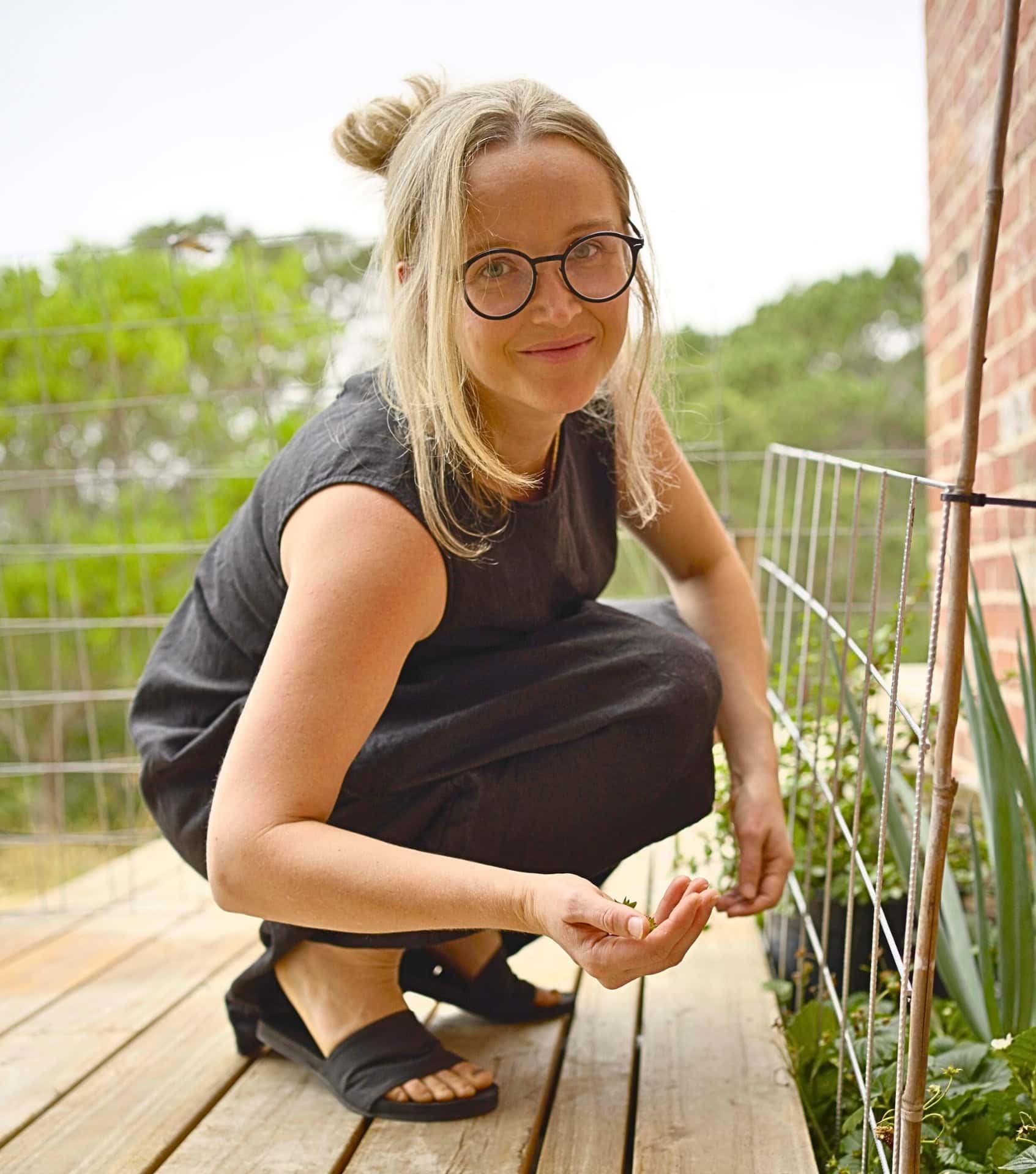Image by Sustainable Jungle (MagicLinen) (linen-wedding-guest-dresses)