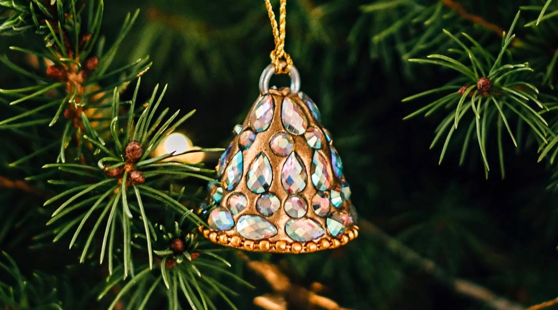 Image by Ten Thousand Villages (sustainable-christmas-decorations)
