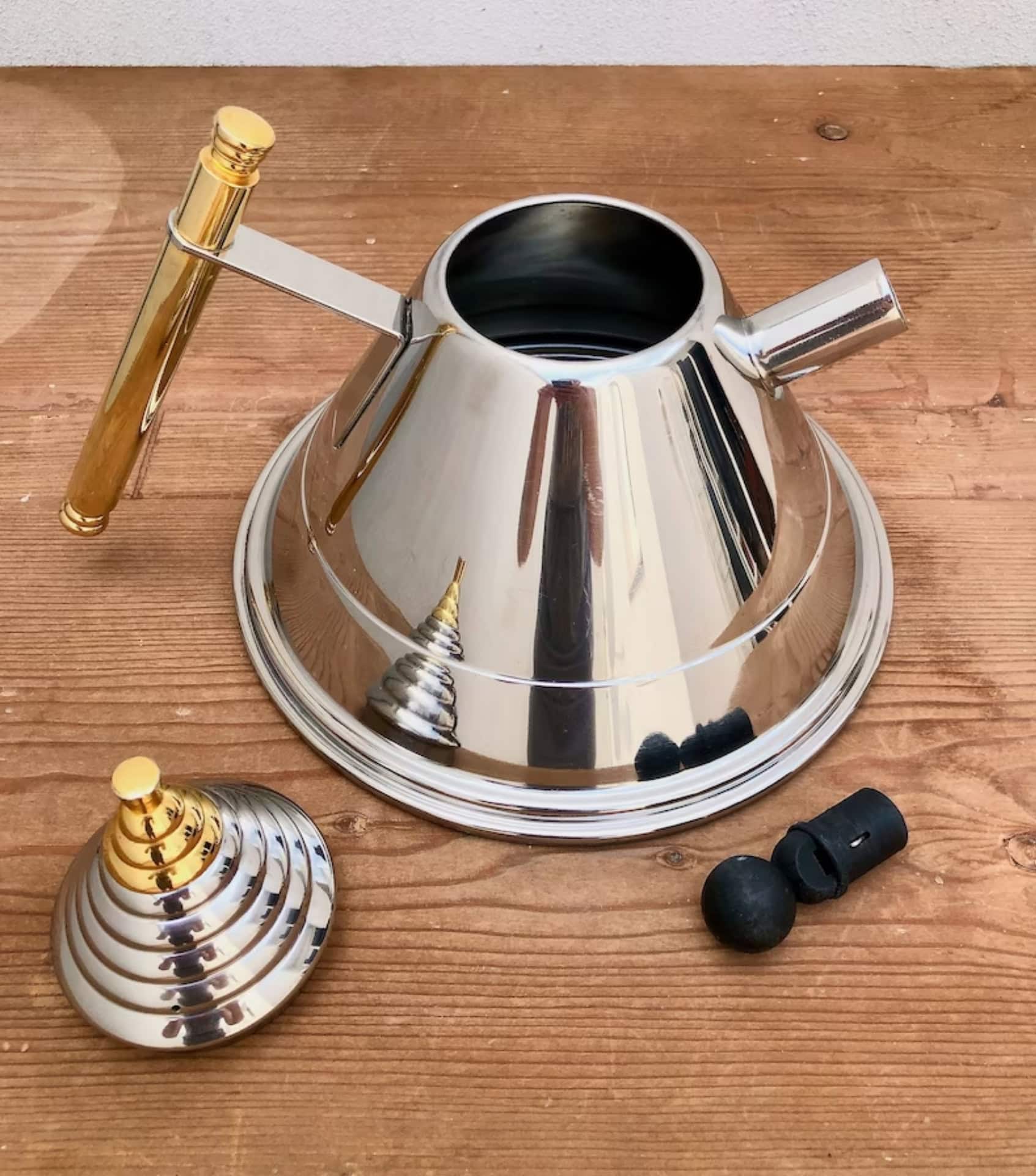 Image by Vintage Italy Mix (eco-kettles)