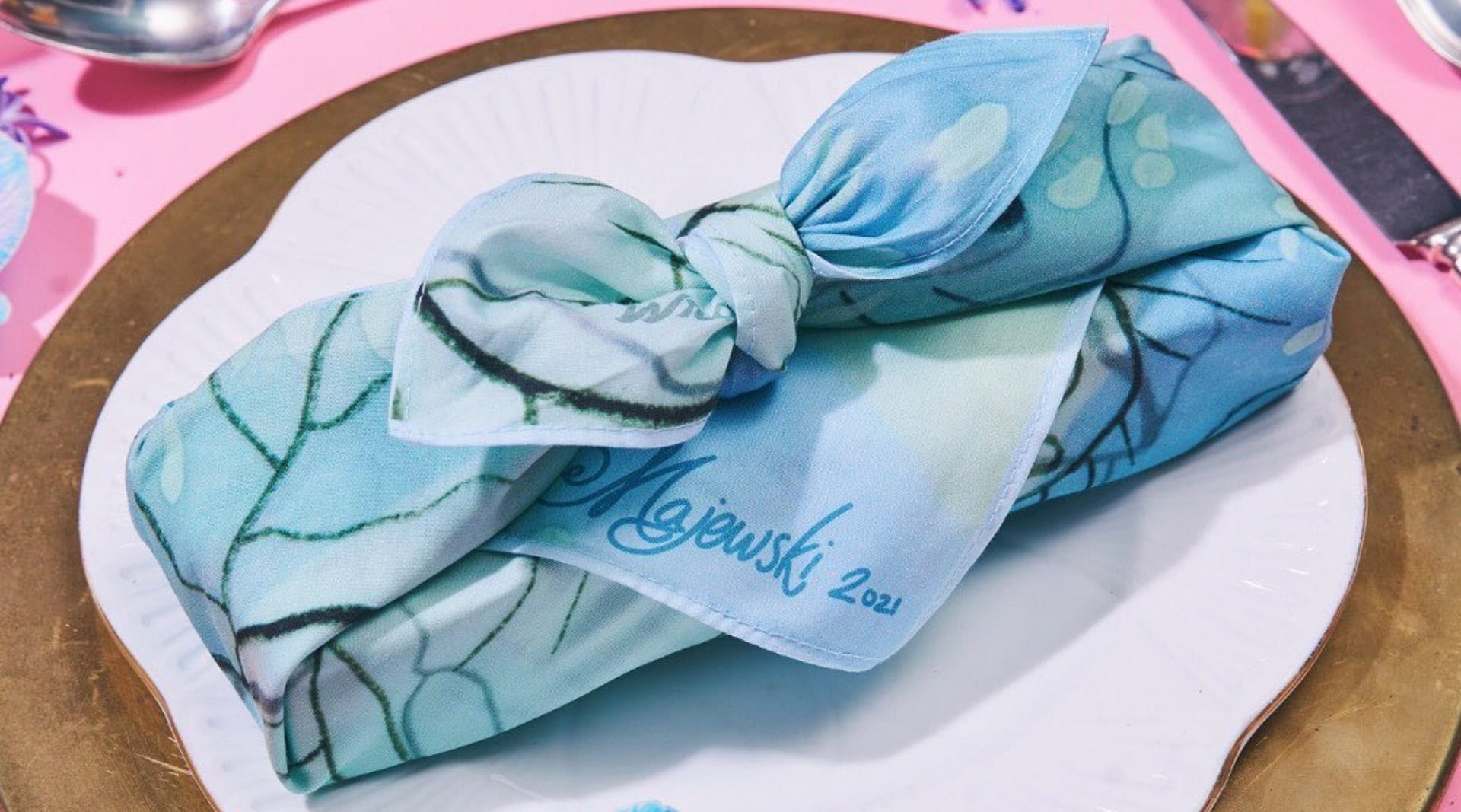 Image by Wrappr (eco-friendly-gift-wrapping)