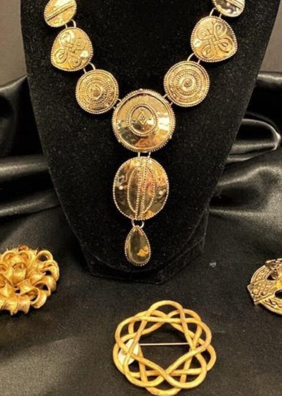 Image by Attic Treasures Thrift Shop (thrift-stores-atlanta)