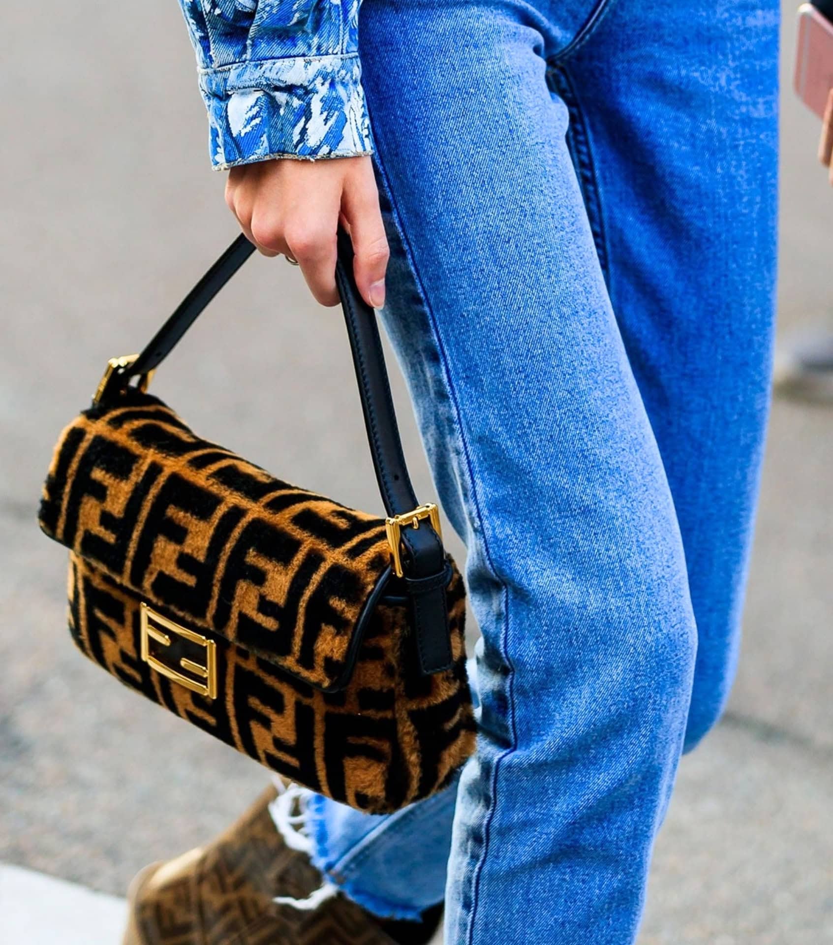 Image by Vestiaire Collective (best-online-vintage-stores) (2)